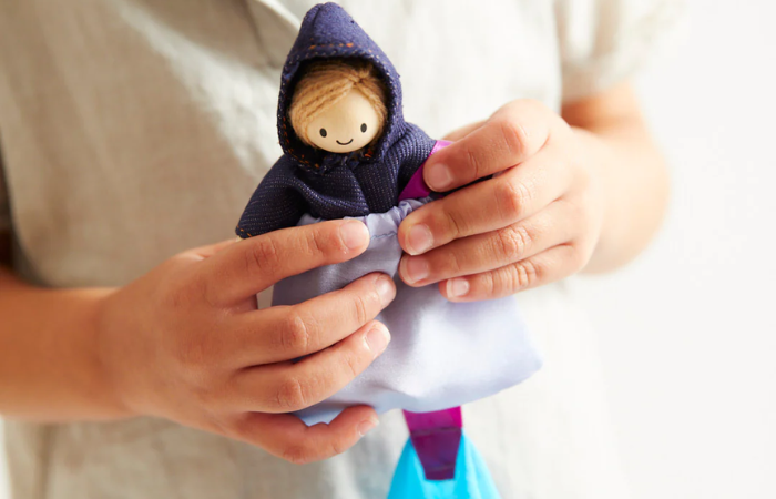 Hedvábné předplatné Sarah`s Silks: Playsilk in the Mail