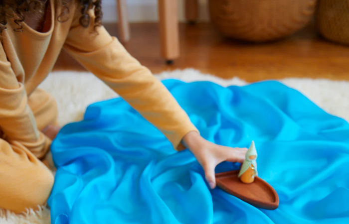 Hedvábné předplatné Sarah`s Silks: Playsilk in the Mail