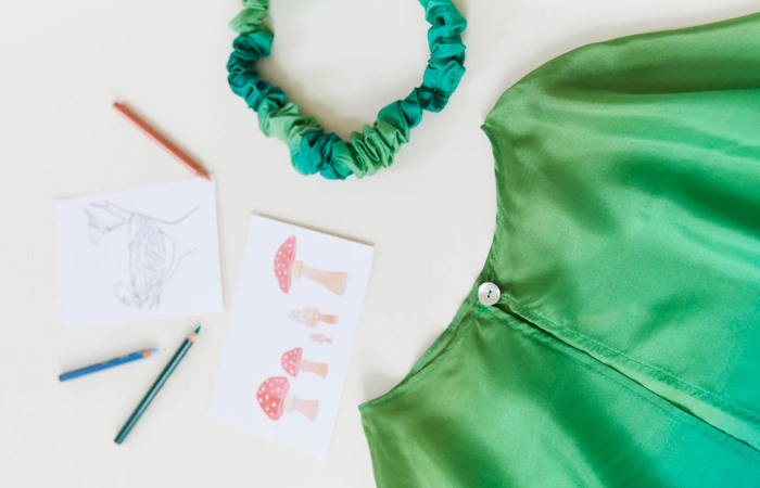 Hedvábné předplatné Sarah`s Silks: Playsilk in the Mail