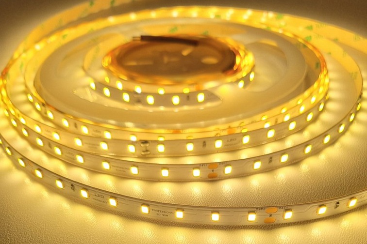 PROFI LED pásik 80LED/m SMD2835 7,2W/m teplá biela IP20 24V - vysokosvietivý