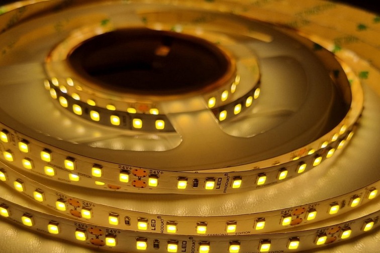 5m PROFI LED pásik 128LED/m SMD2835 9,6W/m teplá biela IP65 24V - vysokosvietivý