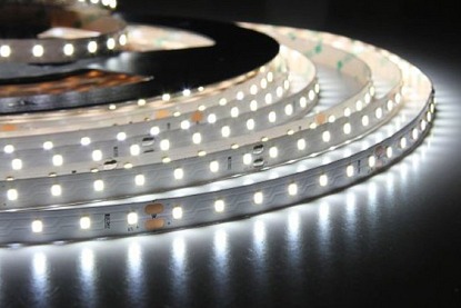 PROFI LED pásik 70LED/m SMD2835 4,8W/m prúd. driver studená biela IP20 24V