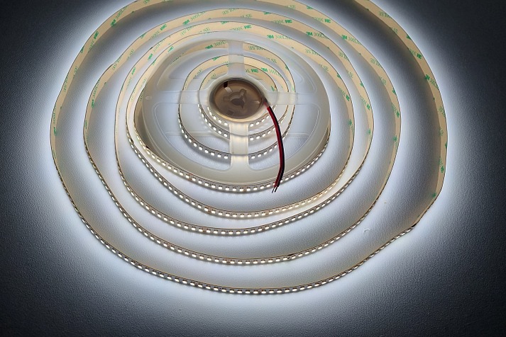 5m PROFI LED pásik 192LED/m SMD2835 16,8W/m studená biela IP20 24V - vysokosvietivý