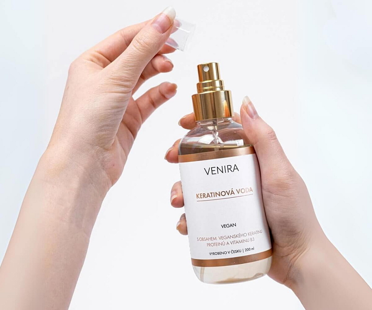 keratinová voda na vlasy