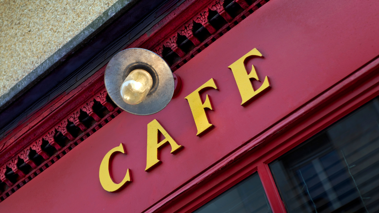 Vyčarujte si francúzske bistro. Ako vybrať štýlové šálky a podšálky na kávu?
