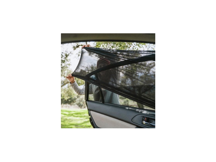 Univerzální clony na boční okna auta