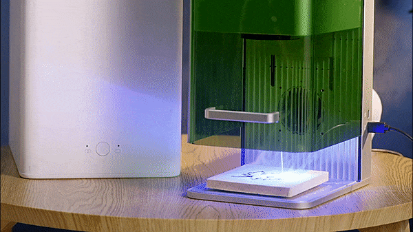 xTool F1 - Nejrychlejši přenosný Infračervený 1064nm + Modrý 455nm gravírovací laser