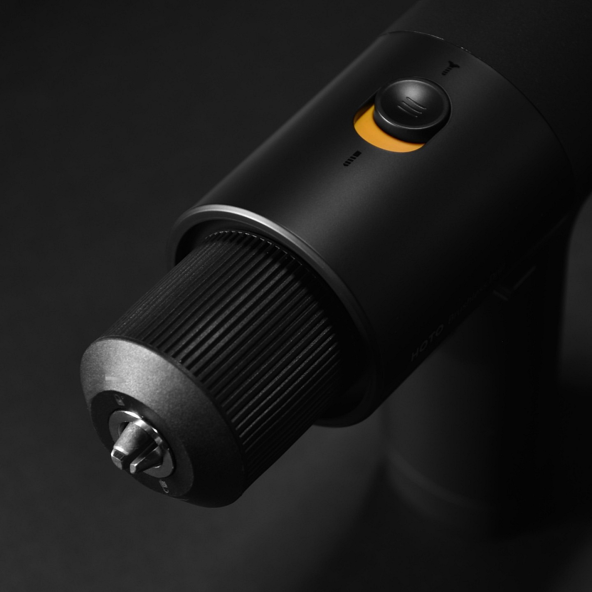 Akumulátorová bezuhlíková vrtačka 12 V + Sada ručního nářadí HOTO Tools