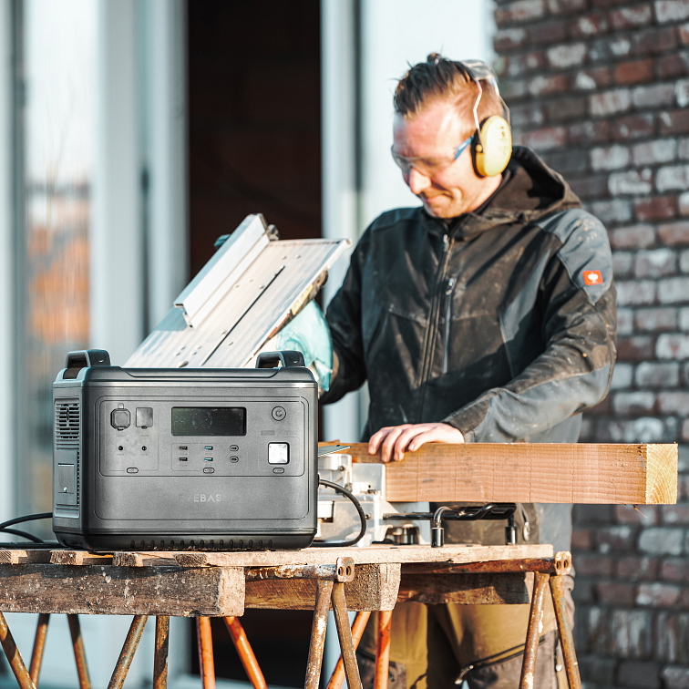 Nabíjecí stanice Move 2000 Portable Power Station EveBase