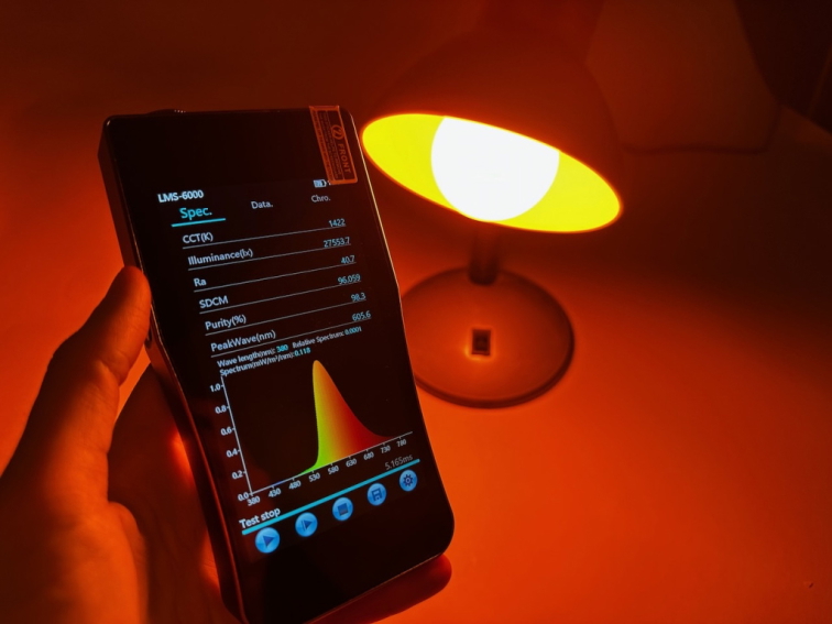 ORANGE-3 večerní oranžová LED žárovka E27 bez obsahu modré