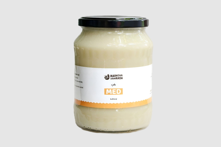 Letní salát s medovo-bylinkovou zálivkou