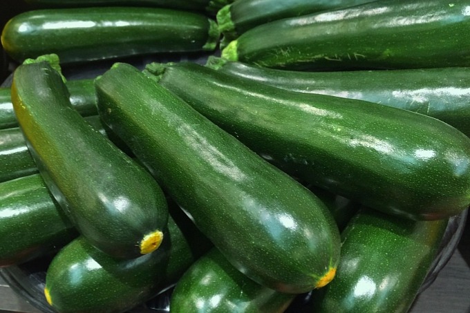 Kari salátek, 345/730 ml