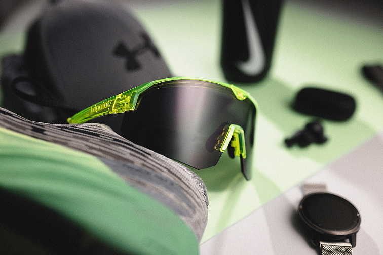 Tripoint Lake Victoria | Transparent Neon Yellow Smoke