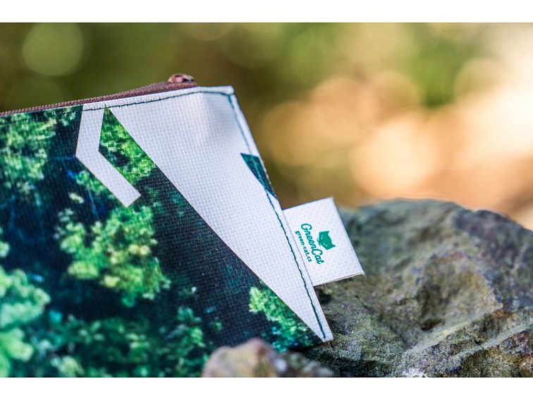 Z BANNERU – Kapsa na zip