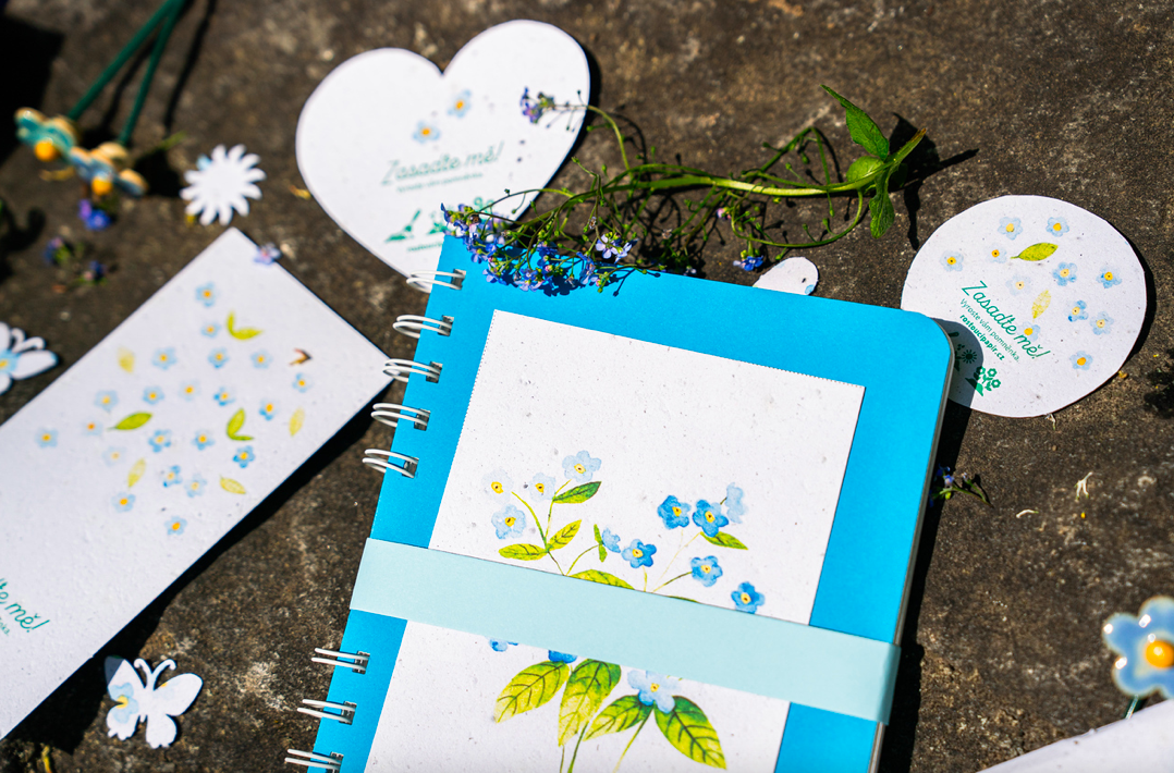 BLOK S DESKAMI Z ROSTOUCÍHO PAPÍRU