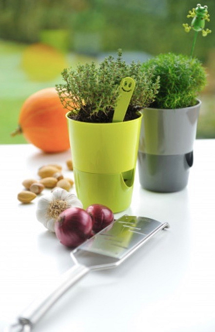 SAMOZAVLAŽOVACÍ KVĚTINÁČ