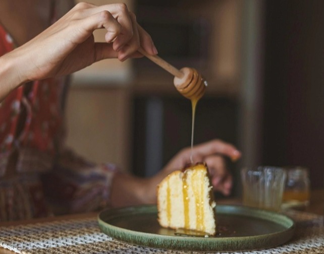 Med květový pastovaný 900g