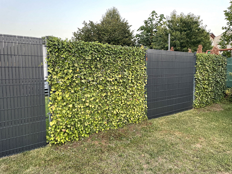 Plastová výplň do drátěných 3D plotů Betafence