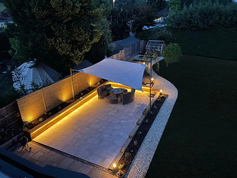 Sluneční rolovací plachta solaria FURL trojúhelník