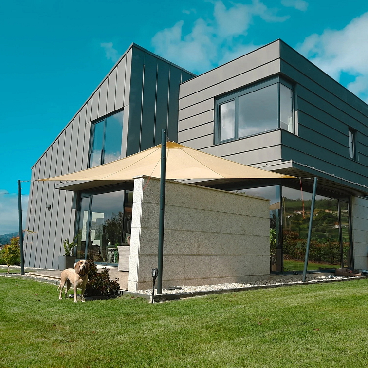 Sluneční trojúhelník solaria 60km/h