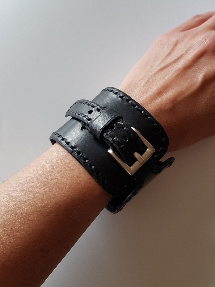 DÁMSKÝ KOŽENÝ NÁRAMEK