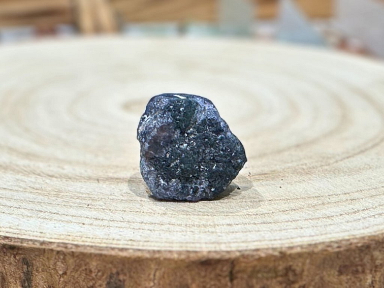 Safír - surový kámen; 20-30mm
