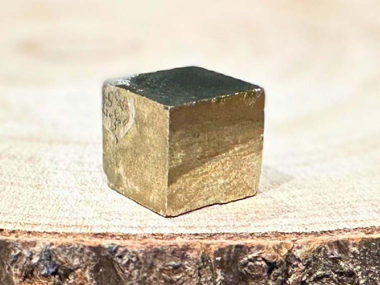 Pyrit kostka; 8-10mm