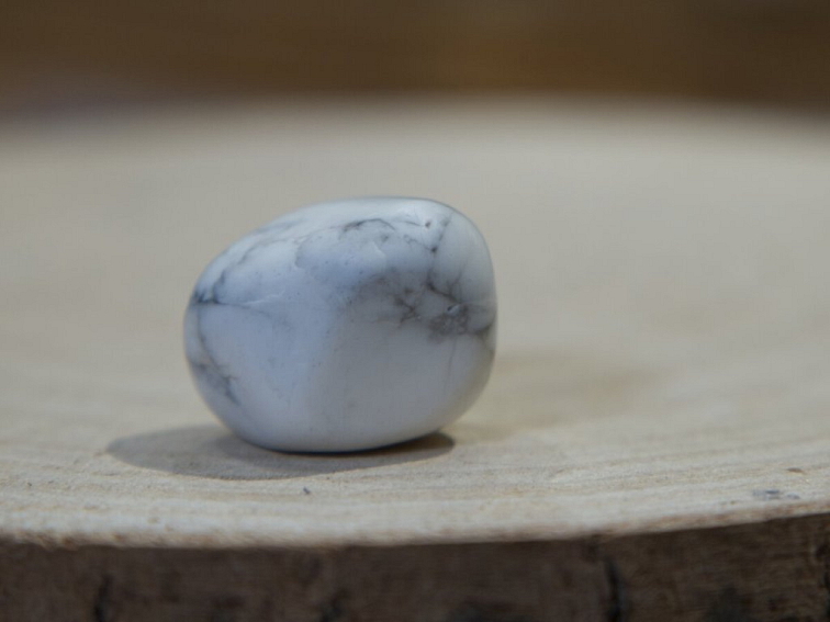 Magnezit - tromlovaný kámen; 30-35mm