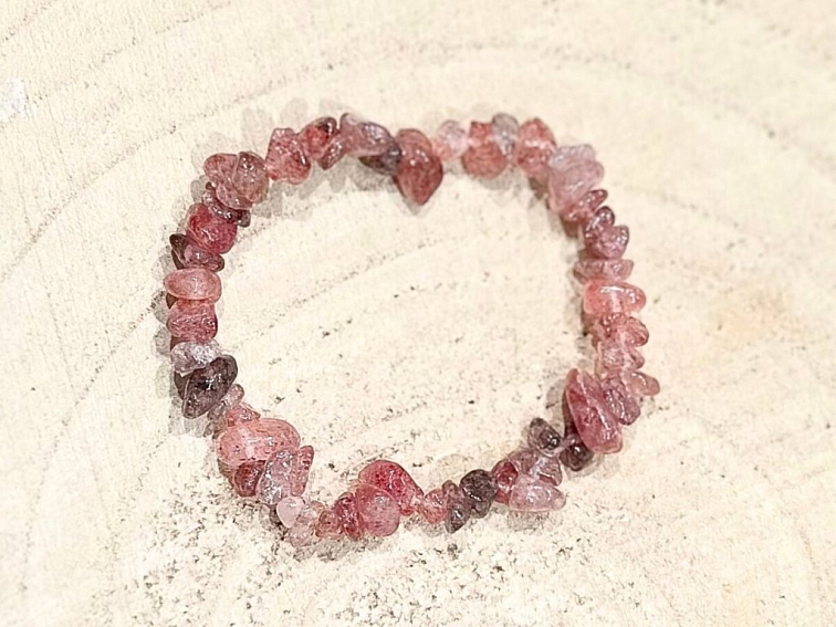 Jahodový křemen - náramek; 5-10mm - sekaný
