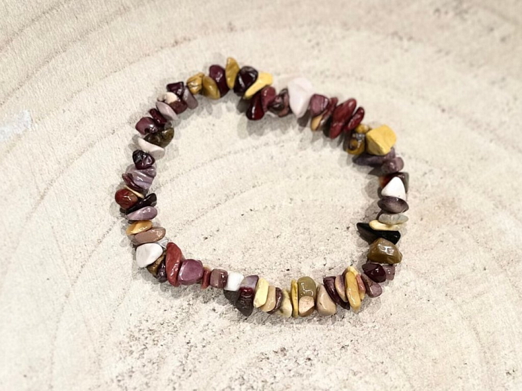 Jaspis mokait - náramek; 5-10mm - sekaný