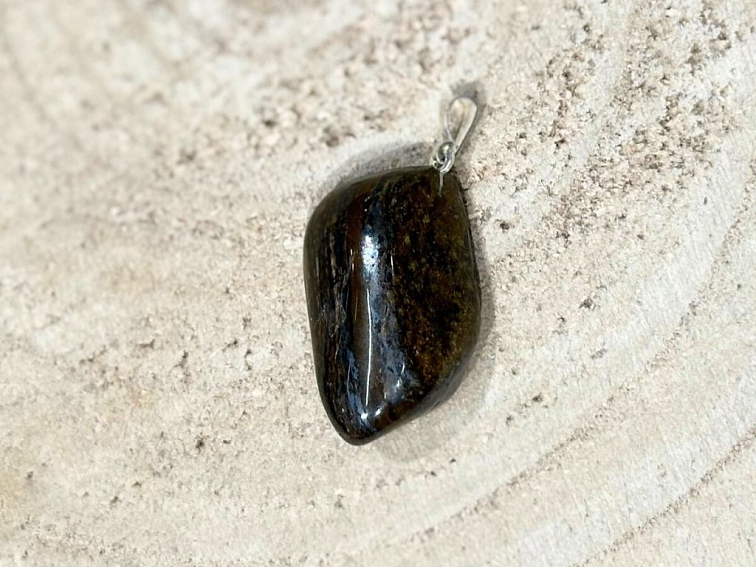 Bronzit - přívěsek; 25-30mm