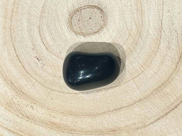 Onyx černý - tromlovaný kámen; 25-30mm