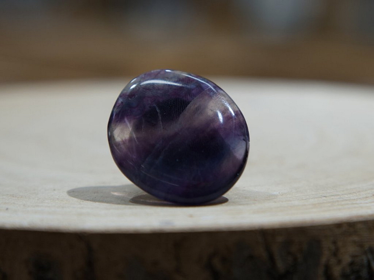 Fluorit duhový - placka tromlovaný kámen; 40-45mm