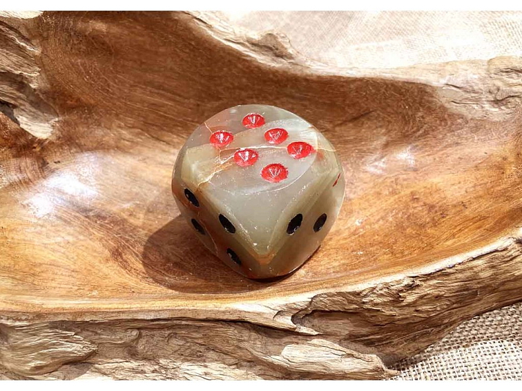 Hrací kostka z aragonitu – velká