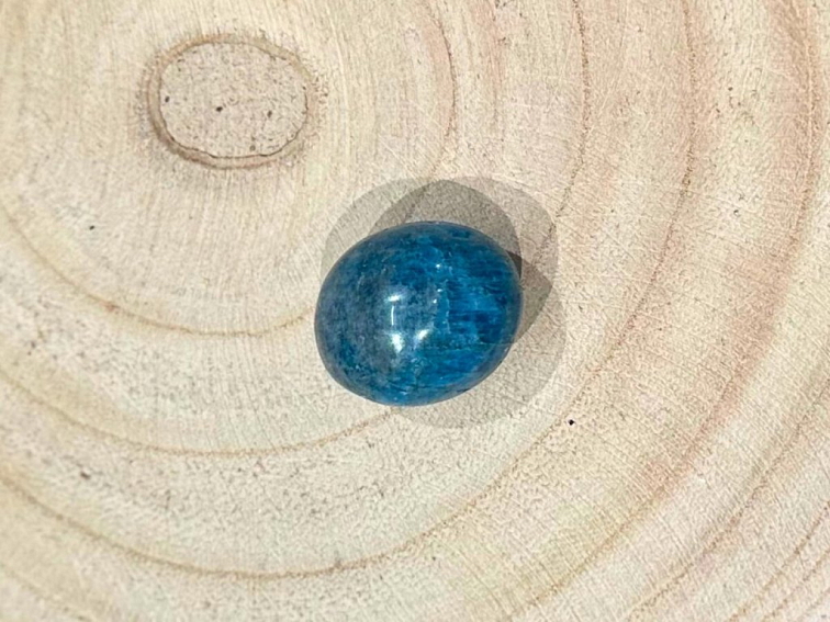 Apatit - tromlovaný kámen; 30-40mm