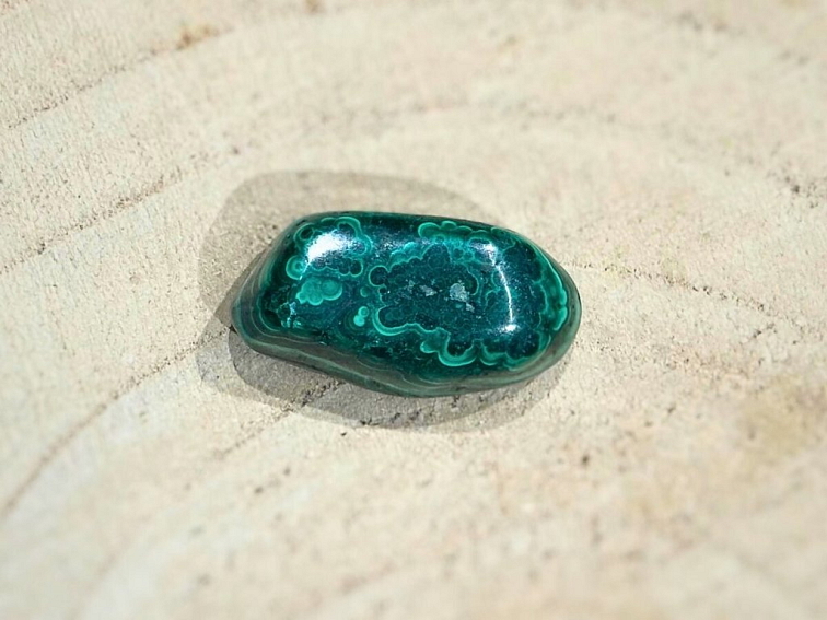 Malachit - tromlovaný kámen; 20-30mm