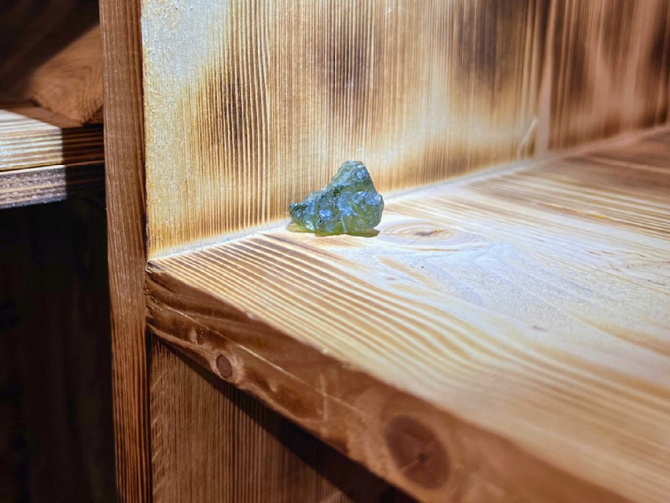 Vltavín - surový kámen; 25mm