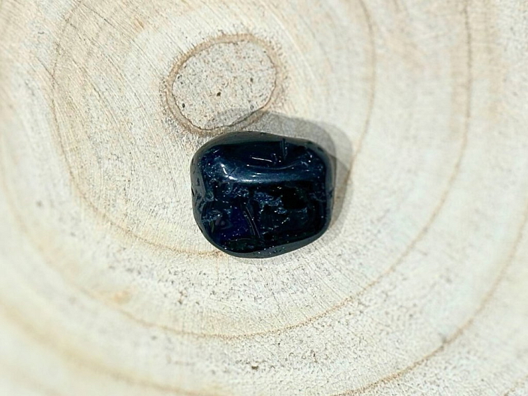 Turmalín černý - tromlovaný kámen; 20-25mm