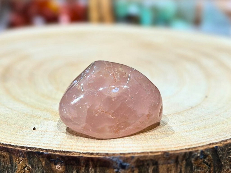 Chalcedon růžový - tromlovaný kámen; 40-45mm