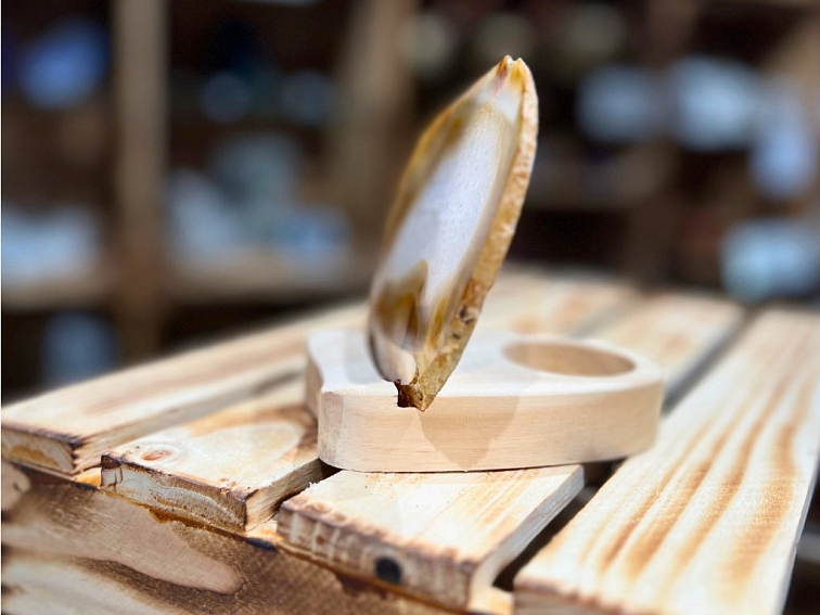 Stojánek na achátové plátky