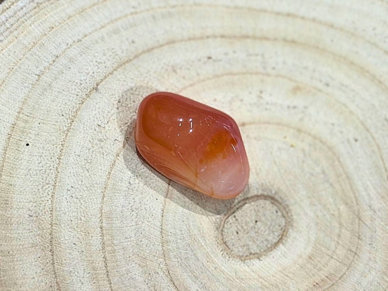 Karneol - tromlovaný kámen; 20-30mm