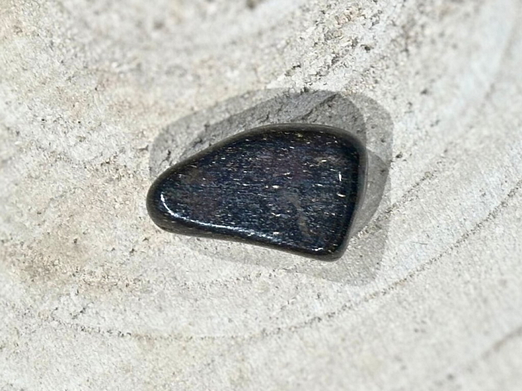 Bronzit - tromlovaný kámen; 30-35mm