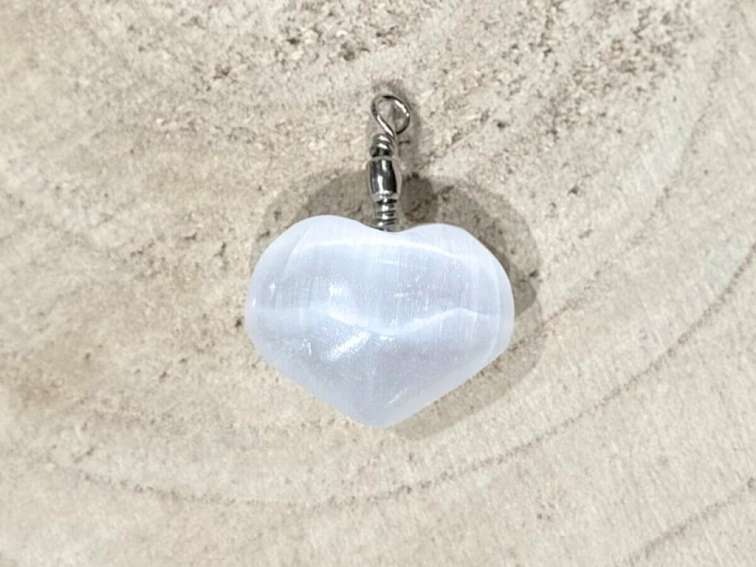 Selenit - přívěsek; 20-25mm