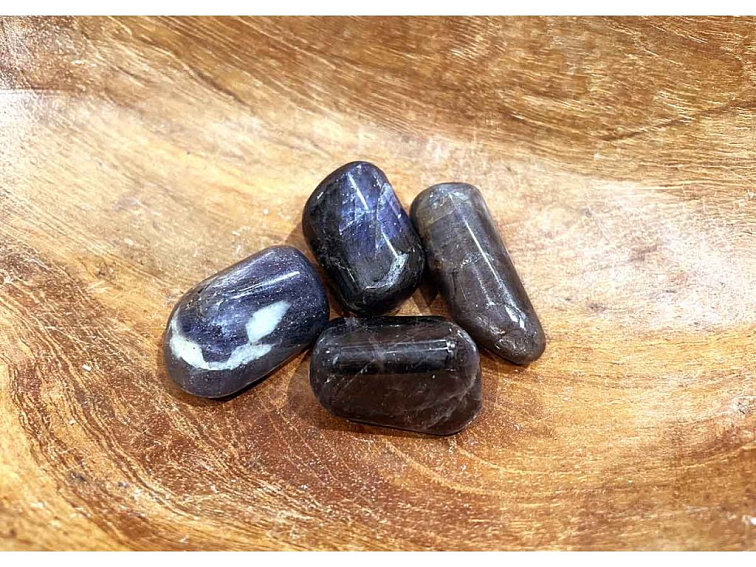 Safír - tromlovaný kámen; 20-30mm