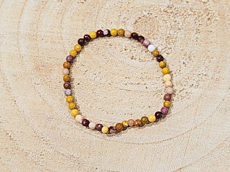 Jaspis mokait - náramek; 3-4mm - fasetovaný