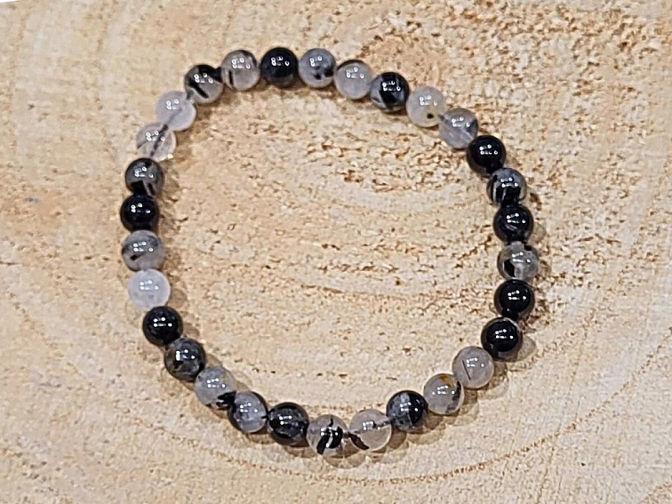 Křišťál s turmalínem - náramek; 6mm