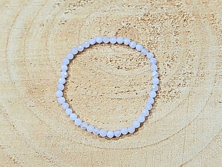 Chalcedon modrý - náramek; 4mm - fasetovaný