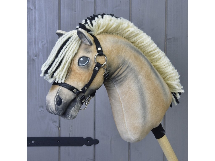 Hobby Horse Colby mit schwarzem Halfter