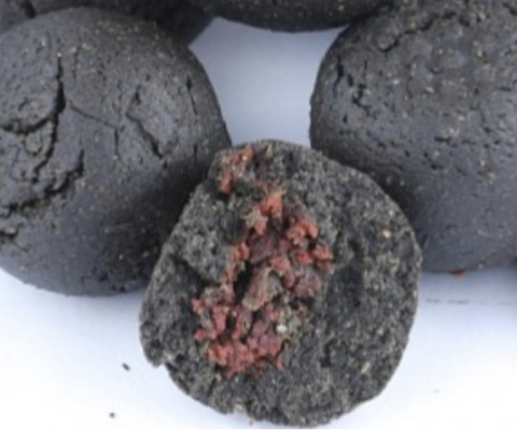 BLACK BALLS 500 g – Hundekugeln mit Biochar/Futterkohle