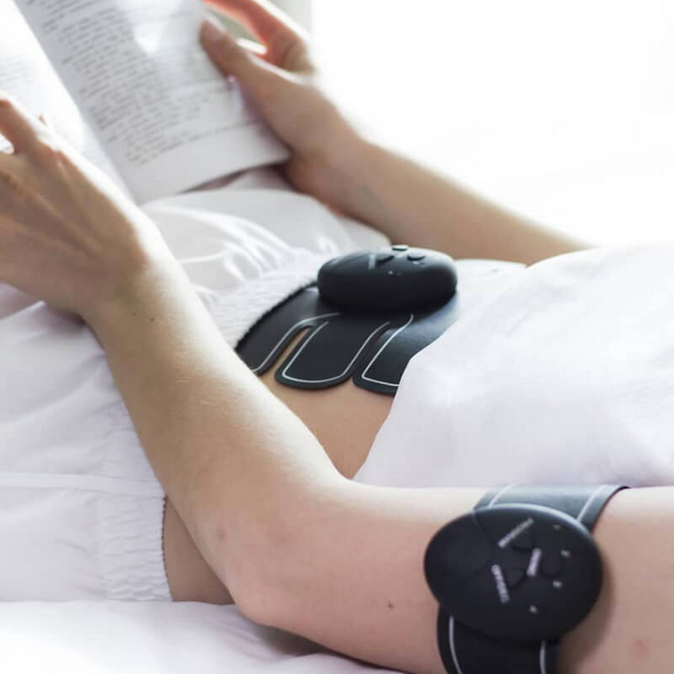 Elektrický posilovač svalů na břiše a rukou